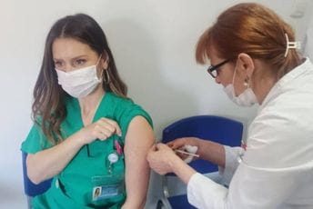 Počela vakcinacija u Domu zdravlja Bijelo Polje: Prve vakcine medicinskim radnicima Počela vakcinacija u Domu zdravlja Bijelo Polje: Prve vakcine medicinskim radnicima
