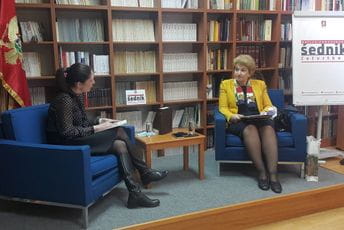 Matica crnogorska uručila zahvalnicu ambasadorki Bugarske Matica crnogorska uručila zahvalnicu ambasadorki Bugarske