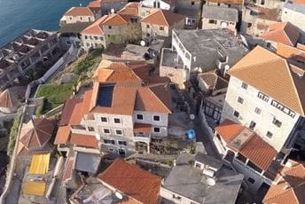 Vlasnici bespravnih objekata u Ulcinju plaćaće naknadu za urbanu sanaciju Vlasnici bespravnih objekata u Ulcinju plaćaće naknadu za urbanu sanaciju