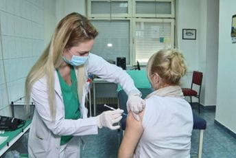 Vakcinacija i u Novom: Zdravstveni radnici primili prvu dozu Vakcinacija i u Novom: Zdravstveni radnici primili prvu dozu