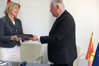 IRF daje dva miliona eura kredita Institutu „Dr Simo Milošević“ IRF daje dva miliona eura kredita Institutu „Dr Simo Milošević“