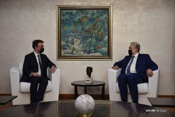 Krivokapić: Zahvalnost Rusiji na isporuci prvog kontigenta od 5.000 doza vakcina Sputnjik V Krivokapić: Zahvalnost Rusiji na isporuci prvog kontigenta od 5.000 doza vakcina Sputnjik V