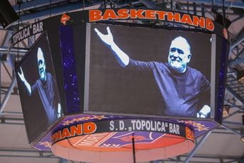 I Barani se oprostili od Balaševića: „Panonskom mornaru od barskog Mornara“ I Barani se oprostili od Balaševića: „Panonskom mornaru od barskog Mornara“