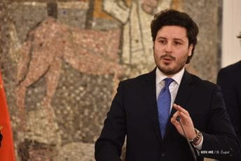 Abazović povodom godišnjice zločina u Štrpcima: Ratni zločini ne zastarijevaju Abazović povodom godišnjice zločina u Štrpcima: Ratni zločini ne zastarijevaju