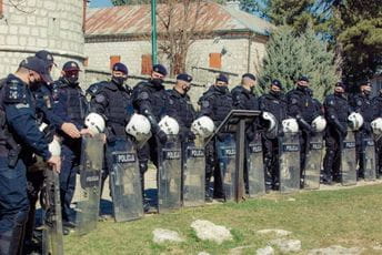 Kako se policija spremila za Cetinjane (FOTO) Kako se policija spremila za Cetinjane (FOTO)