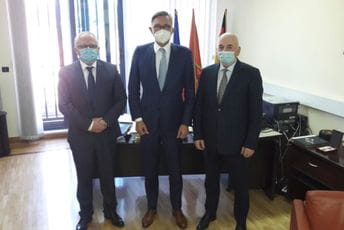 Očigledna desekularizacija društva i politički revanšizam Očigledna desekularizacija društva i politički revanšizam