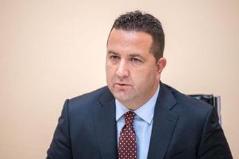 Eraković Daniloviću: Da se Kina ugledala na nas imala bi preko 160 miliona oboljelih Eraković Daniloviću: Da se Kina ugledala na nas imala bi preko 160 miliona oboljelih