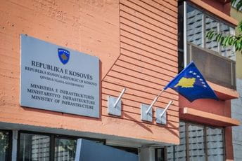 Policajac na Kosovu ranio iz pištolja dvije osobe Policajac na Kosovu ranio iz pištolja dvije osobe