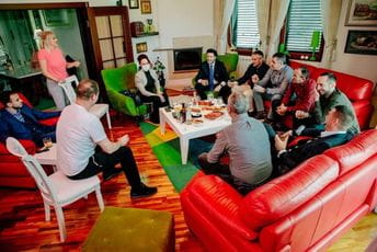 Izbori u Nikšiću: Poštovati zdravstvene mjere i prestati sa zloupotrebom djece Izbori u Nikšiću: Poštovati zdravstvene mjere i prestati sa zloupotrebom djece