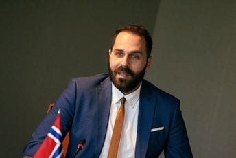 Abazović stvara ambijent rijaliti programa u Crnoj Gori Abazović stvara ambijent rijaliti programa u Crnoj Gori