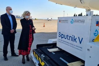 Stiglo još 5.000 doza vakcine Sputnjik V Stiglo još 5.000 doza vakcine Sputnjik V