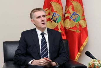 Svjesno krše međunarodni ugovor i ugrožavaju crnogorske interese Svjesno krše međunarodni ugovor i ugrožavaju crnogorske interese