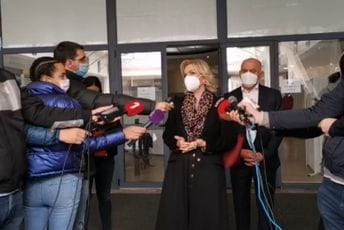 Borovinić Bojović: Građani da se vakcinišu, vakcina je efikasna i bezbjedna (VIDEO) Borovinić Bojović: Građani da se vakcinišu, vakcina je efikasna i bezbjedna (VIDEO)