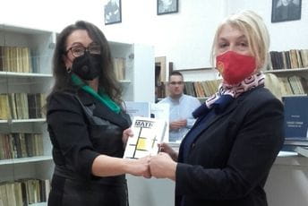 Matica crnogorska poklonila knjige Narodnoj biblioteci „Njegoš“ Matica crnogorska poklonila knjige Narodnoj biblioteci „Njegoš“