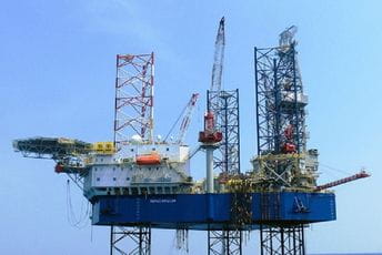 Postrojenje "Topaz Driller" plovi prema Crnoj Gori Postrojenje "Topaz Driller" plovi prema Crnoj Gori