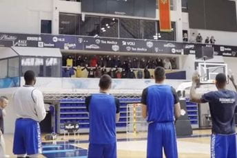 „Varvari“ iznenadili košarkaše Budućnosti (VIDEO) „Varvari“ iznenadili košarkaše Budućnosti (VIDEO)