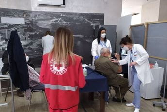 Volonteri angažovani na punktovima i u nacionalnom call centru za vakcinaciju Volonteri angažovani na punktovima i u nacionalnom call centru za vakcinaciju