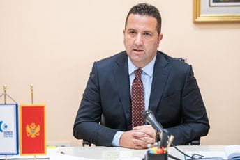 Eraković: Hoćemo li svi pod resor socijalnog staranja da se namaknu provizije zaduživanja Eraković: Hoćemo li svi pod resor socijalnog staranja da se namaknu provizije zaduživanja