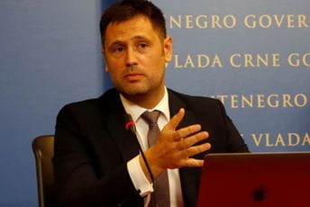 Za eksperta proglašen prodavac karata Za eksperta proglašen prodavac karata