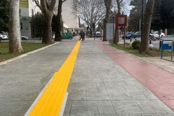 Počela ugradnja taktilnih staza u Podgorici Počela ugradnja taktilnih staza u Podgorici