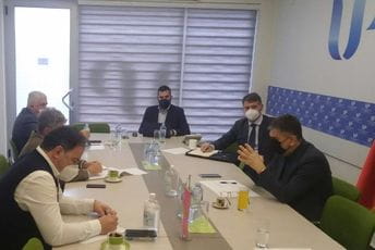 Zajednička platforma poslodavaca i sindikata – put za očuvanje preduzeća i radnih mjesta Zajednička platforma poslodavaca i sindikata – put za očuvanje preduzeća i radnih mjesta