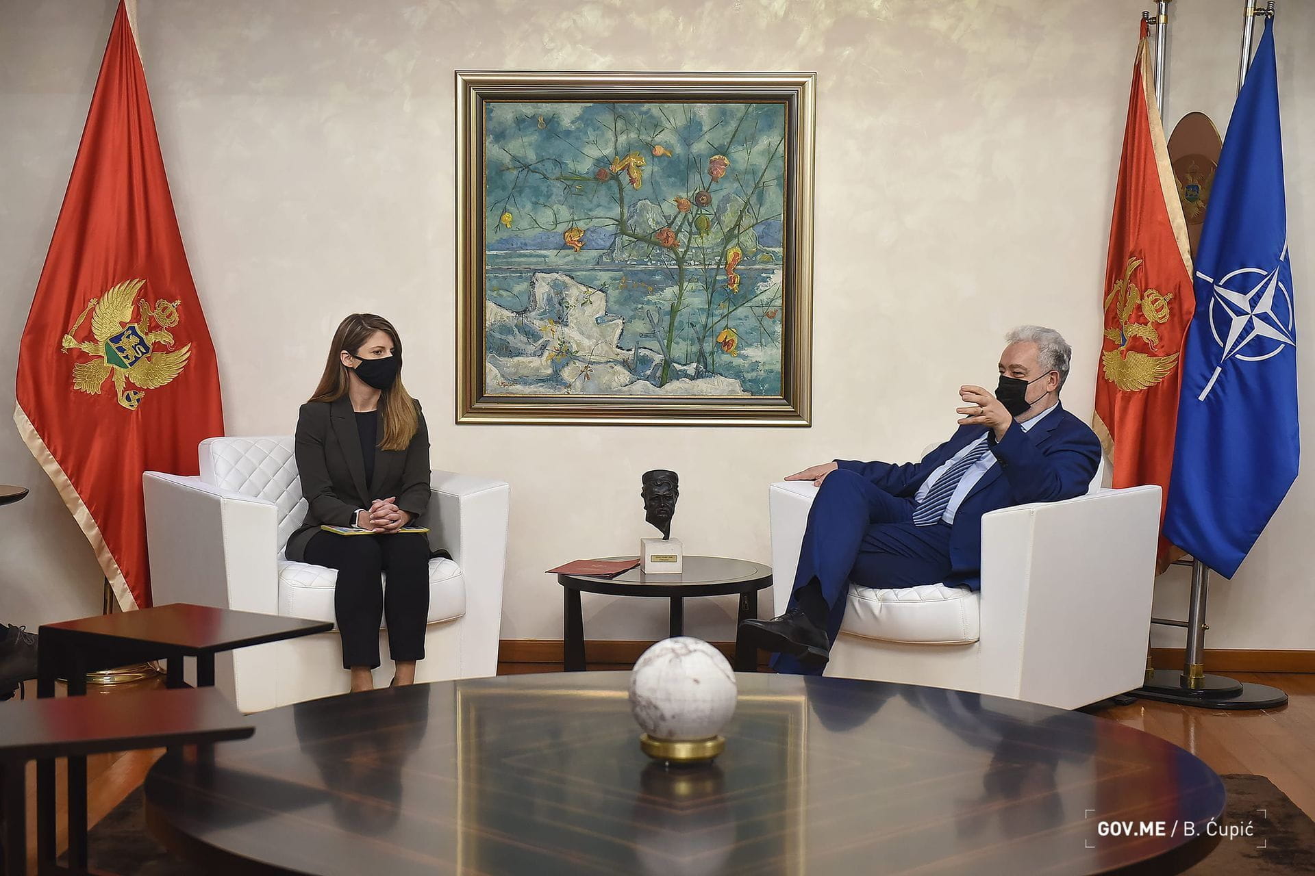 Fotografija 2: Krivokapić i Srzentić razgovarali s predstavnicima štampanih medija u Crnoj Gori