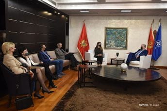 Krivokapić i Srzentić razgovarali s predstavnicima štampanih medija u Crnoj Gori Krivokapić i Srzentić razgovarali s predstavnicima štampanih medija u Crnoj Gori