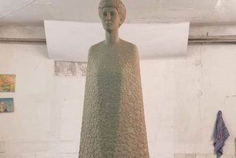 Kalup za spomenik Jeleni Savojskoj spreman za izlivanje Kalup za spomenik Jeleni Savojskoj spreman za izlivanje