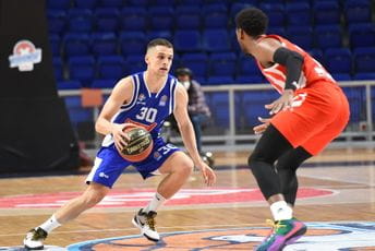 POBJEDA BUDUĆNOSTI! PLAVI VRATILI ZVEZDU NA FABRIČKA PODEŠAVANJA U "MORAČI"! Detalj sa utakmice