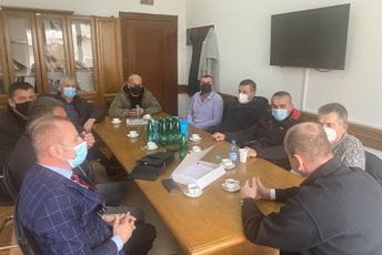 Knežević primio policajce koji su na dan izbora bili u drugim gradovima Knežević primio policajce koji su na dan izbora bili u drugim gradovima