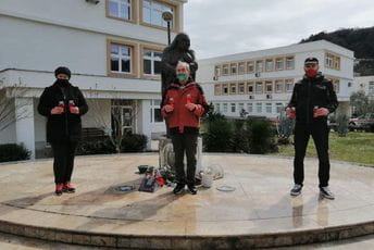 Komemoracija u Ulcinju za žrtve kovida: Ne zloupotrebljavajte Boga Komemoracija u Ulcinju za žrtve kovida: Ne zloupotrebljavajte Boga