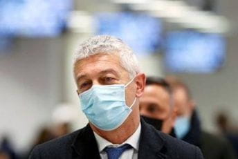 Italija: Parlamentarac napao ljekare Italija: Parlamentarac napao ljekare