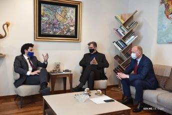 Abazović: Potrebno veće učešće manjinskih naroda u javnoj upravi Abazović: Potrebno veće učešće manjinskih naroda u javnoj upravi