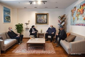 Abazović zahvalio doktoru Boljeviću na doprinosu u nabavci ruskih vakcina Abazović zahvalio doktoru Boljeviću na doprinosu u nabavci ruskih vakcina