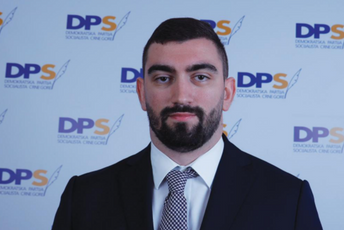 Klikovac: Ekspert u mijenjanju partija direktor najveće firme u Crnoj Gori Klikovac: Ekspert u mijenjanju partija direktor najveće firme u Crnoj Gori