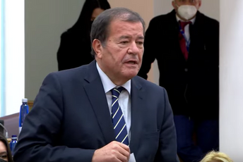 Ivanović: Vlada će odlučivati prostom većinom i o Temeljnom ugovoru Ivanović: Vlada će odlučivati prostom većinom i o Temeljnom ugovoru