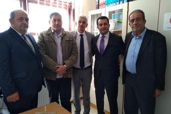 Muslija Kalić – učitelj, višedecenijska posvećenost najmlađima Sa desna na lijevo: Muslija Kalić, Seyran Mirzazada, Isljam Ćeman, Božidar Proročić, Samir Agović