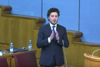 Abazović čestitao Pesah: Gradimo put međusobnog pomirenja i poštovanja Abazović čestitao Pesah: Gradimo put međusobnog pomirenja i poštovanja