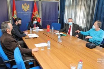 ''Na snimku napada na novinara Seada Sadikovića izrezano ključnih 10 sekundi'' ''Na snimku napada na novinara Seada Sadikovića izrezano ključnih 10 sekundi''