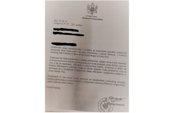 Porodice preminulih od COVID-a iz Bara: Tomanoviću imali ste priliku da pored toga što ste doktor ostanete i čovjek Porodice preminulih od COVID-a iz Bara: Tomanoviću imali ste priliku da pored toga što ste doktor ostanete i čovjek