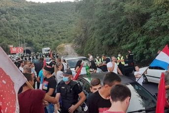 Broj spontanih javnih okupljanja povećan 13 puta, a javnih okupljanja u pokretu osam puta Broj spontanih javnih okupljanja povećan 13 puta, a javnih okupljanja u pokretu osam puta