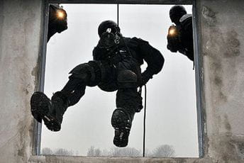 MI: Premijerov upad u kabinet gradonačelnika Cetinja, da li je Kašćelan ugostio nezvanog gosta? MI: Premijerov upad u kabinet gradonačelnika Cetinja, da li je Kašćelan ugostio nezvanog gosta?