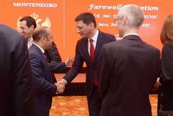 Pajoviću na prijem došli brojni predstavnici diplomatskog kora u Pekingu: Bogat je onaj koji ima puno prijatelja Pajoviću na prijem došli brojni predstavnici diplomatskog kora u Pekingu: Bogat je onaj koji ima puno prijatelja