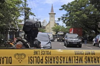 Bombaški napad na crkvu u Indoneziji, najmanje 14 povrijeđenih Bombaški napad na crkvu u Indoneziji, najmanje 14 povrijeđenih