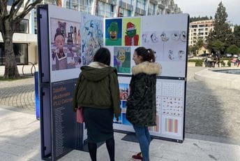 Prezentacija stvaralaštva studenata FLU na Argentinskom trgu u Podorici Prezentacija stvaralaštva studenata FLU na Argentinskom trgu u Podorici