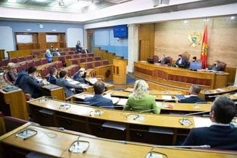 Bečić: Izvinjavam se Vuksanović Stanković ako me pogrešno shvatila Bečić: Izvinjavam se Vuksanović Stanković ako me pogrešno shvatila