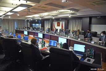 Predsjedniku manje za trećinu, premijeru više 11 puta Predsjedniku manje za trećinu, premijeru više 11 puta