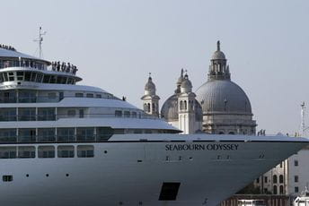 Venecija: Uvedena zabrana ulaska kruzera u istorijski centar Venecija: Uvedena zabrana ulaska kruzera u istorijski centar