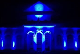 Zgrada Kraljevskog pozorišta „Zetski dom“ večeras u plavoj boji Zgrada Kraljevskog pozorišta „Zetski dom“ večeras u plavoj boji