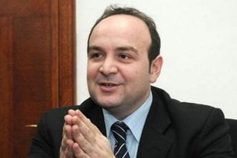 Neophodno smanjiti tekuću neproduktivnu potrošnju i sprovesti reformu javne uprave Neophodno smanjiti tekuću neproduktivnu potrošnju i sprovesti reformu javne uprave